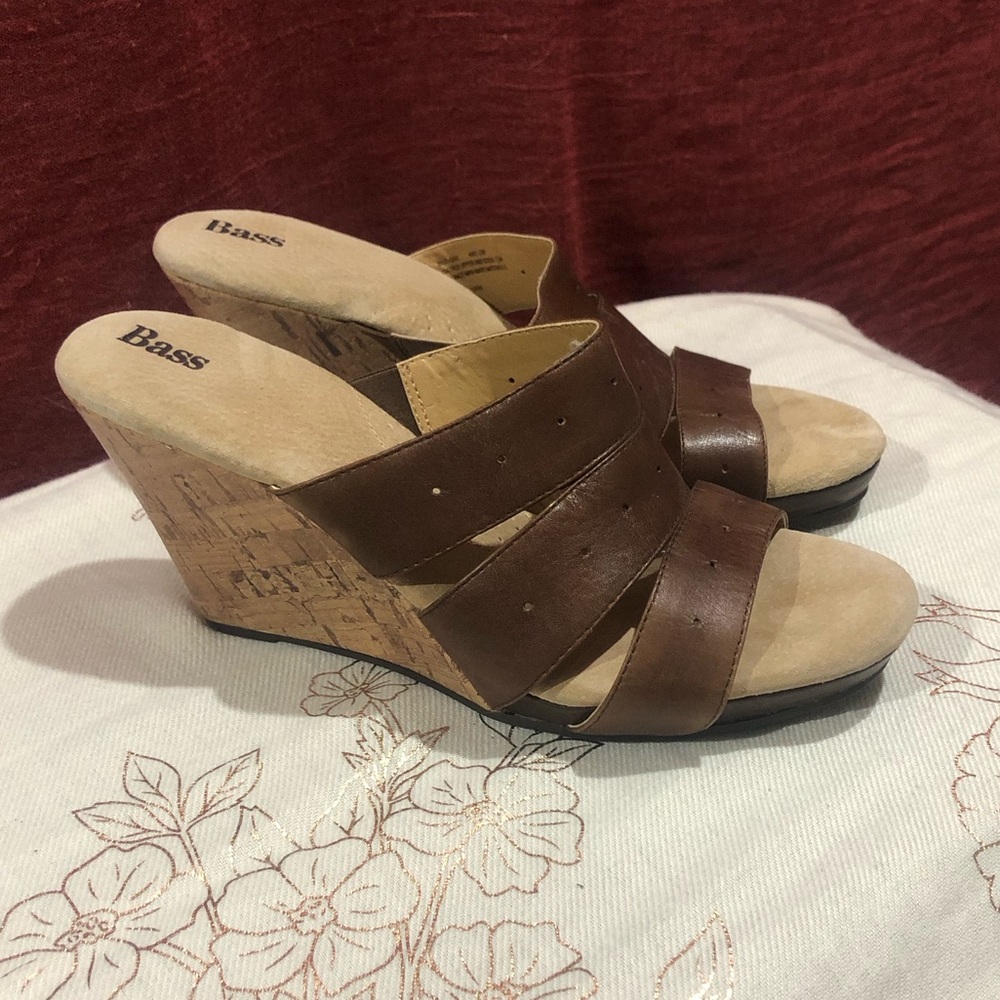 Bass, Brown leather, sz 7.5 Medium, about 3” heel